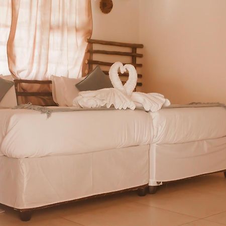 Leeville Guesthouse Kasane Ngoại thất bức ảnh