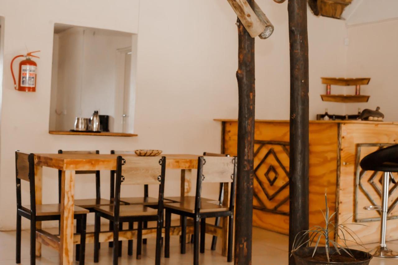 Leeville Guesthouse Kasane Ngoại thất bức ảnh