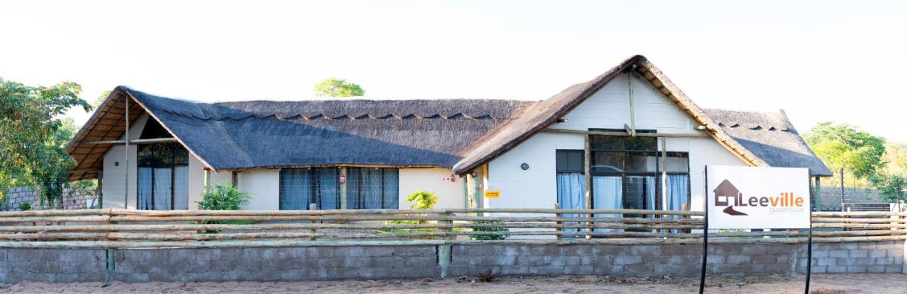 Leeville Guesthouse Kasane Ngoại thất bức ảnh